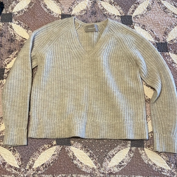 EVERLANE Oversized Alpaca Wool V-neck Sweater Womens Size X Small Gray Almond - Picture 3 of 6